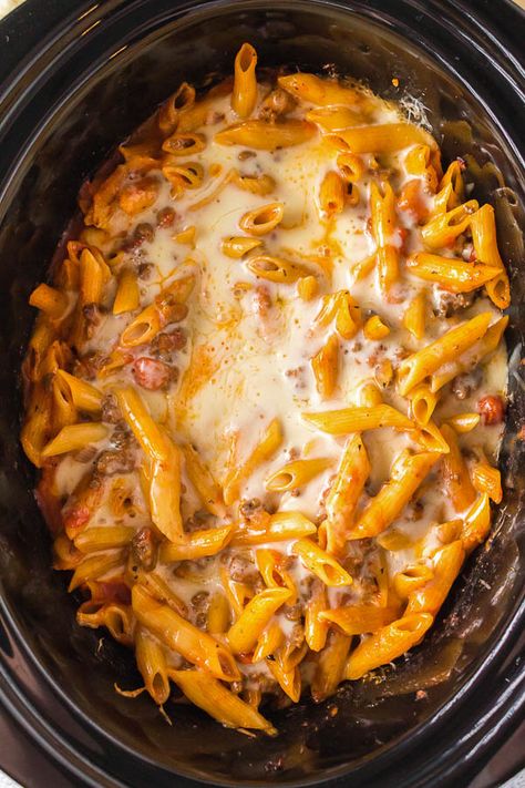 Slow Cooker Cheesy Penne by Call Me PMc in a rich beefy tomato sauce is full of ground beef, tomato sauce, pasta, and cheese. It's an easy Crock Pot comfort food recipe the whole family loves. Crock Pasta Recipes, Cheesy Pasta Crockpot Recipes, Crockpot Beef Pasta Recipes, Crock Pot Pasta Meals, Ground Beef Pasta Slow Cooker Recipes, Crockpot Ground Beef Pasta, Kids Crock Pot Meals, Back To School Dinner Ideas Crock Pot, Crock Pot Pasta Recipes Ground Beef