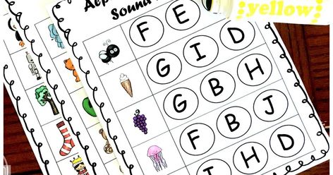 FREE Phonics Beginnign Sound Do-a-Dot Worksheets - these are such a fun way for kids to practice identifying the beginning sounds in words while having fun! Great alphabet activity for preschool, prek, and kindergarten age children for summer learning, back to school, homeschool, or literacy centers Back To School Homeschool, Bright Classroom, Teaching Handwriting, Phonics Activity, Beginning Sounds Worksheets, Activity For Preschool, Alphabet Activity, Reading Center, Phonics Free