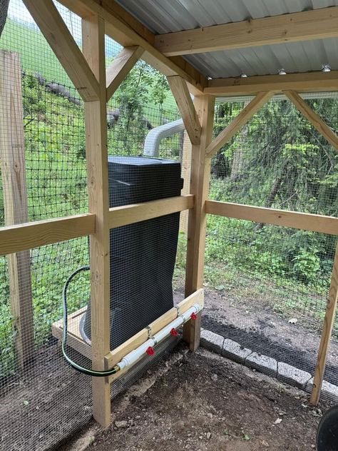 Barrel Chicken Coop, Rain Water System, Diy Chicken Coop Ideas, Chicken Coop Ideas, Homesteading Animals, Backyard Chicken Coop Plans, Rain Barrels, Coop Ideas, Chicken Ideas