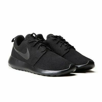 Follow for more running shoes: #nikeroshe #runningshoes #nikerunning All Black Nike Shoes, All Black Nikes, Black Nike Air Max, Comfortable Running Shoes, Nike Internationalist, Black Nike Shoes, Nike Shoes Jordans, Roshe Run, Nike Roshe Run