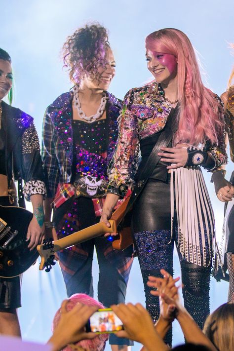 Jem and the Holograms Costume Designer Tells Us How To Dress Like An ‘80s Pop Star IRL Polynesian Cultural Center, Festival Shoes, Bucket Hat Women, Festival Gear, Burning Man Outfits, Jem And The Holograms, Mini Hands, Burning Man, Pop Star