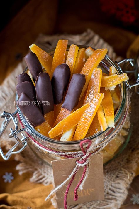 Italian Candy Recipes, Traditional Italian Desserts, Chocolate Covered Orange, Candied Orange Peel Recipe, Candied Orange Peels, Italian Candy, Candied Oranges, Candied Lemon Slices, Italian Desserts Traditional