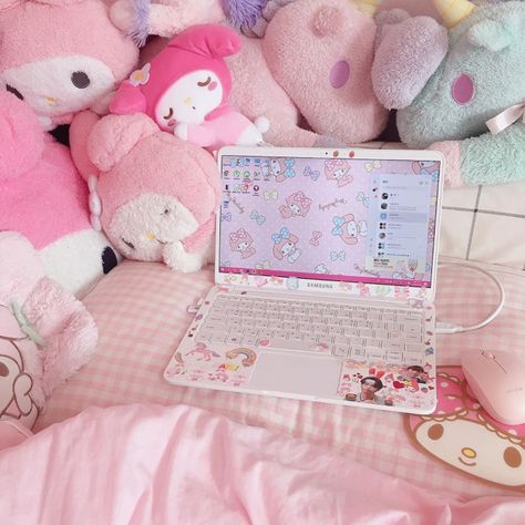 ⋆₊⁺⋆ ♡ ⋆⁺₊⋆ — @mymelomin Kawaii Room Ideas, Pink Bed, Kawaii Bedroom, Otaku Room, Anime Room, Gaming Room Setup, Cute Room Ideas, Gamer Room, Kawaii Room