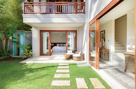 Tirta Nila Beach House | Photo Gallery | Bali Villas | Ultimate Bali Island Home Exterior, Bali Luxury Villas, Bali Style Home, Rooftop Patio Design, Bali Villas, Infinity Pools, Modern Kitchen Design Ideas, Bali House, Kitchen Design Modern