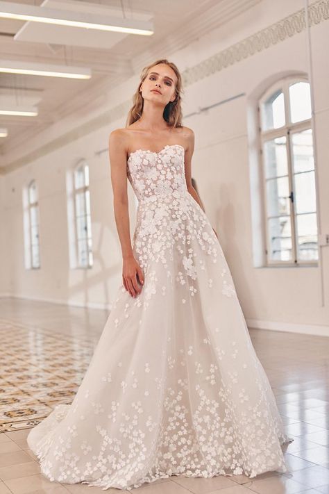 Straight Line Wedding Dress Neckline, Summer 2023 Wedding Dresses, Appliqué Wedding Dress, Wedding Dress 2023 Trends, Mira Zwillinger Wedding Dress, 2023 Bridal Gowns, Bridal 2023, Summer Sorbet, Mira Zwillinger