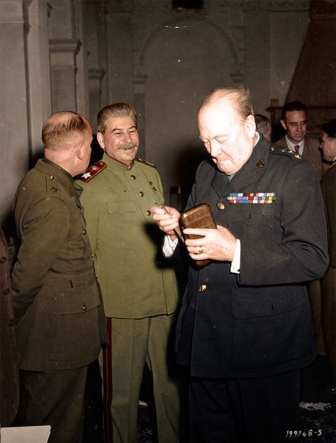 Winston Churchill and Josef Stalin at Yalta Colorized History, Colorized Historical Photos, Joseph Stalin, Ww2 Photos, Colorized Photos, Historia Universal, Russian History, Military Uniforms, Historical Images