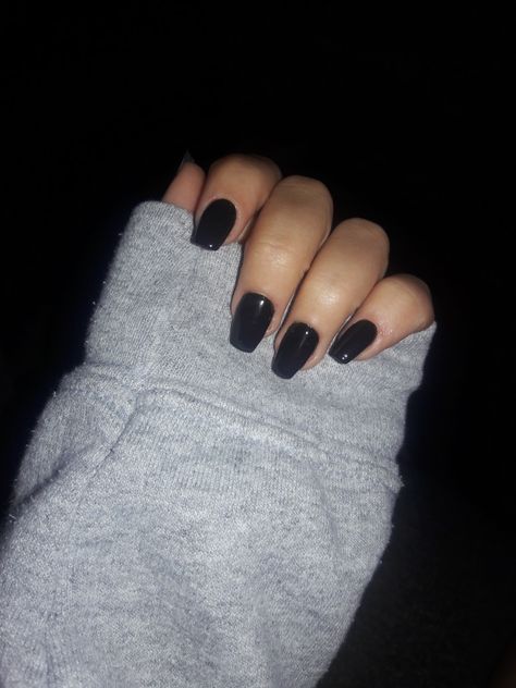 short black coffin nails☆♡ follow me @ninaajaade Black Coffin Gel Nails, Plain Black Gel Nails, All Black Nails Acrylic Short, Black Coffin Short Nails, Coffin Shape Black Nails, Black Nails Aesthetic Short, Simple Black Manicure, Simple Short Black Nails, Acrylic Nails Coffin Short Black