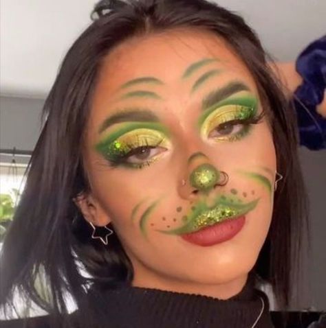 Christmas Makeup Grinch, Diy Grinch Makeup, Grinch Makeup Kids, Simple Grinch Makeup, Easy Grinch Makeup, Cute Grinch Makeup, Grinch Makeup Looks, Grinch Makeup, Best Ugly Christmas Sweaters