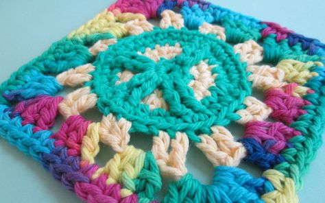 Peace Sign Granny Square, Crochet Nirvana, Tie Dye Crochet, Crochet For Beginners Blanket, Peace Signs, Crochet Granny Squares, Granny Square Crochet Pattern, Crochet Baby Hats, Crochet Afghans