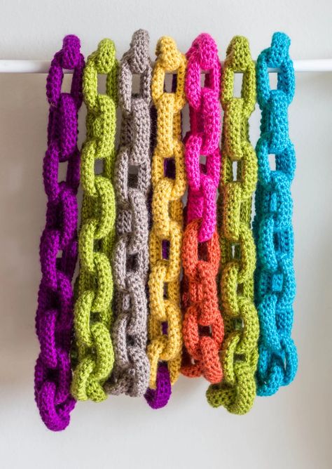 Crochet Chain Link, Chain Link Scarf, Jewelry Tree Craft, Knitting Patterns Cocoon, Crochet Hack, Crochet Slipper Pattern, Crochet Cowl Pattern, Crochet Chain, Beginner Knitting Projects