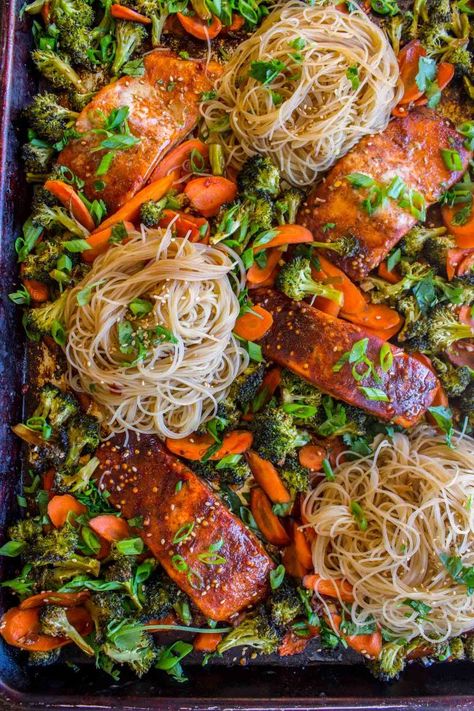 Sheet pan meals are the best! I'm a total convert guys! This one features chili spiced salmon with broccoli, carrots, and rice noodles. It is super easy to throw together, done in 30 minutes! Guys, there's an EMERGENCY going on over here. Our dishwasher broke. Like, for real this time. It broke last week and I was hand washing dishes for days (the horror!) before it was fixed. Now it's broken for good and the new one is not coming for a whole week. Word to the wise my friends: do ... Asian Sheet Pan Dinners, Salmon Rice Noodles, Summer Sheet Pan Dinner Ideas, One Pan Salmon And Veggies, Salmon With Rice Noodles, Sheet Pan Broccoli And Carrots, One Sheet Pan Salmon And Veggies, Sheet Pan Asian, One Sheet Pan Meals