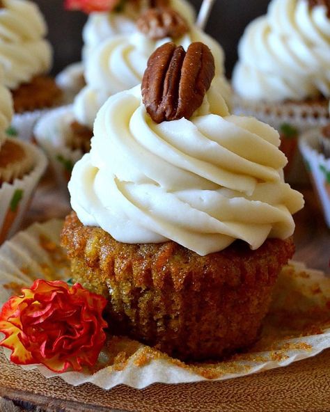 707 Likes, 19 Comments - Hayley Parker (@thedomesticrebel) on Instagram: “CARROT CAKE CUPCAKES are gorgeous, easy cupcakes made with the BEST carrot cake recipe + a huge…” The Best Carrot Cake Cupcakes, Carrot Cake Cupcakes Wedding, Carrot Cake Cupcakes With Pineapple, Festive Cupcakes, Carrot Cupcake Recipe, Cupcakes Amor, Icing Cupcakes, Harvest Wedding, The Best Carrot Cake