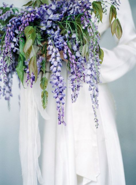 Elegant Wisteria Inspired Spring Bridals by Pia Clodi | Wedding Sparrow fine art wedding blog Wisteria Wedding Dress, Wisteria Wedding Flowers, Wisteria Centerpiece Wedding, Wisteria Bouquet Wedding, Wisteria Wedding Bouquet, Wisteria Wedding Cake, Wisteria Wedding Colors, Wisteria Wedding Decor, Bougie Wedding