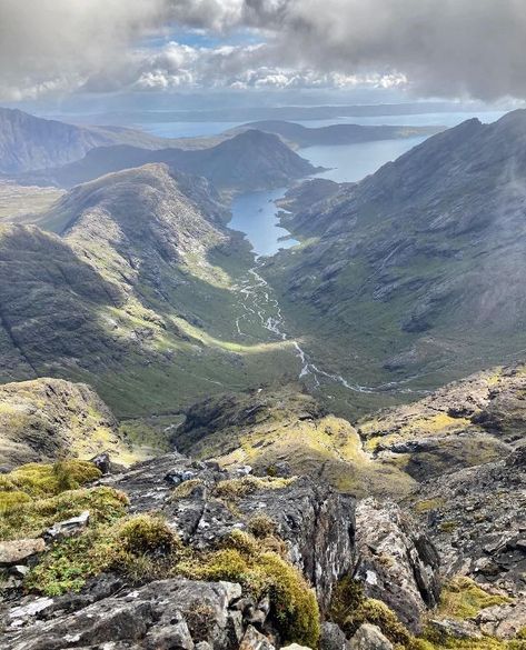 Irish Mountains, Scottish Mountains, Amazing Scenery, Black Mountain, Peak District, Isle Of Skye, Art Landscape, Scottish Highlands, Lake District