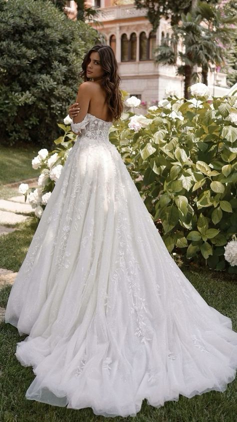 Dresses With Long Trains, Fairytale Wedding Dress Princesses, Modern Simple Wedding Dress, Classic Wedding Dress Timeless Classy, Dress Modern Elegant, Floral Embroidered Wedding Dress, Modern Elegant Wedding Dress, Wedding Dress Whimsical, Wedding Dress Fairytale