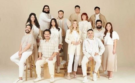 Christmas Worship Team Outfits, Worship Team Outfits, Worship Outfits, Tauren Wells, Team Outfits, Choir Uniforms, Yearbook Photoshoot, Christmas Choir, Kim Walker