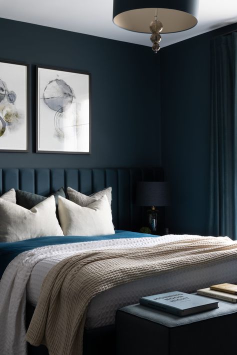 London Private Apartment - Wells and Maguire Flowers Bedroom Decor, Grey Colour Scheme Bedroom, Bedroom Decor Ideas For Couples Romantic, Bedroom Decor For Couples Romantic, Teal Bedroom Decor, Teal Accent Walls, Indian Bedroom Decor, Teal Bedroom, Romantic Bedroom Decor