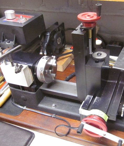 I realized I had enough spare parts to make a vertical slide for my lathe and have wanted to use the lathe for more milling and boring proje... Milling Table, Metal Lathe Projects, Metal Lathe Tools, Homemade Lathe, Diy Lathe, Small Lathe, Diy Cnc Router, Metal Lathe, Lathe Projects