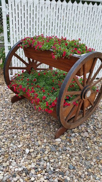 100+ Creative DIY Recycled Garden Planter Ideas To Try Today | HubPages Tin Flower Pots, Recycled Garden Planters, Garden Wagon, Plant Pot Diy, Garden Junk, Garden Decor Projects, Recycled Garden, Pallets Garden, Hanging Garden