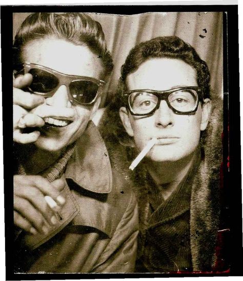 Buddy Holly and Waylon Jennings in a photo booth at Grand Central Station, NYC. The photos were taken in early 1959, before the two embarked as part of the ill-fated Winter Dance Party tour. Billy Holiday, Velvet Goldmine, Vintage Photo Booths, Waylon Jennings, Photos Booth, Grand Central Station, Photographie Portrait Inspiration, Buddy Holly, Rock N’roll