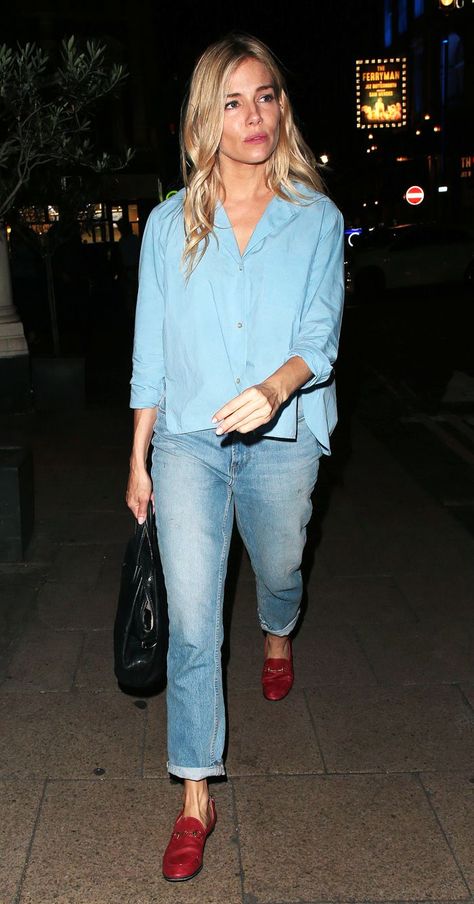 Sienna Miller's Cat on a Hot Tin Roof Outfits | Who What Wear UK Sienna Miller Shoes, Early Spring Outfits Casual, Sienna Miller Style, Red Loafers, Style Désinvolte Chic, Loafers Outfit, Gucci Loafers, Red Flats, Sienna Miller