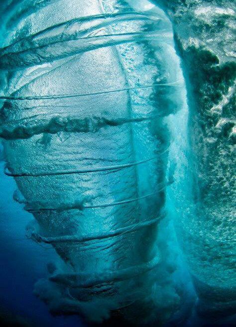 An underwater yes underwater tornado water spout like OMG! Lightning Photos, Clear Blue Water, To Infinity And Beyond, Natural Phenomena, In The Ocean, Nature Images, Aang, Ocean Life, Pics Art