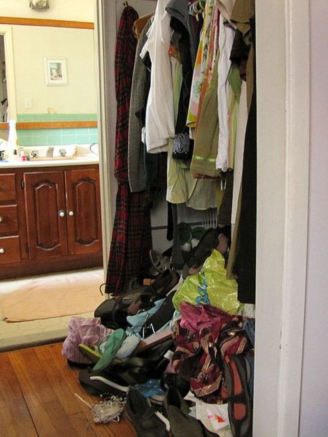 Entryway Drop Zone, Organize 365, Teen Closet, Messy Clothes, Creating An Entryway, Messy Closet, Dressing Room Closet, Closet Hacks, Open Wardrobe