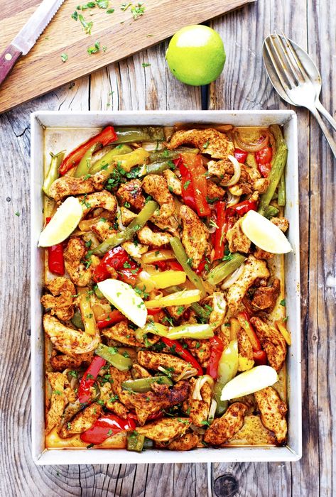 Sheet Pan Spicy Chicken Fajitas Chicken Fahijatas, Fahijatas Recipe Chicken, Fahijatas Recipe, Southwestern Dishes, Beef Fajita Recipe, Sheet Pan Chicken Fajitas, Fall Challenge, 2b Mindset, Chicken Fajita Recipe