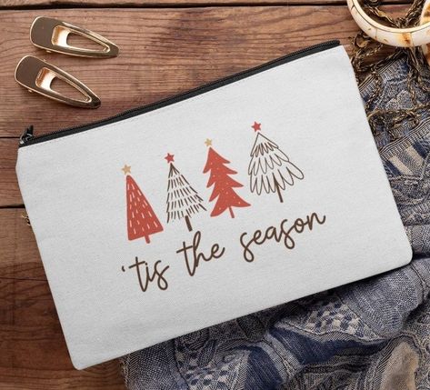 Christmas Pouches, Pouch Diy, Vinyl Bag, Cricut Christmas, Christmas Tote Bags, Zippered Bag, Christmas Tote, Holiday Makeup, Christmas Canvas