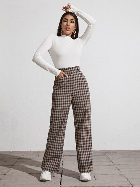 Wide Plaid Pants Outfit, Checks Pants Women Outfit, Square Pants Outfit, Wide Leg Trousers Outfit Casual, Plaid Trousers Outfit, Trousers Outfit Casual, Plaid Wide Leg Pants, Wide Leg Trousers Outfit, Plaid Pants Women