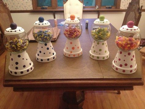 Make a bubble gum machine! Bubble Gum Machine, Clay Pot Projects, Flower Pot People, Terra Cotta Pot Crafts, Clay Flower Pots, Flower Pot Crafts, Clay Pot Crafts, Gumball Machine, Mason Jar Crafts