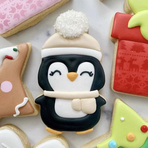 Penguin Sugar Cookies Decorated, Penguin Decorated Cookies, Penguin Cookies Decorated, Penguin Sugar Cookies, Penguin Cookies, Xmas Cookie, Penguin Cakes, Penguin Birthday, Snowflake Cookies