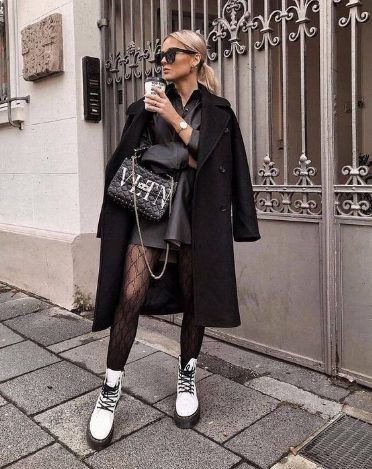 30 Timeless Outfit Ideas With White Combat Boots In 2022 - Hood MWR How To Style White Doc Martens, White Combat Boots Outfit, Combat Boot Outfit, White Boots Outfit, White Combat Boots, Dr Martens Outfit, Outfit Botas, Doc Martens Outfit, Timeless Outfits