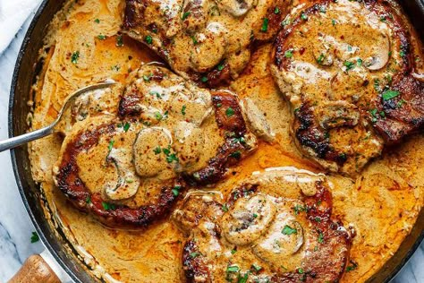 Pork Chop Recipes: 9 Essential Pork Chop Recipes You Must Try Asap — Eatwell101 Garlic Pork Chops, Decorações Com Comidas, Creamy Mushroom Sauce, Pork Dinner, Salad Pasta, Mushroom Sauce, Pork Chop, Pork Chop Recipes, Idee Pasto Sano