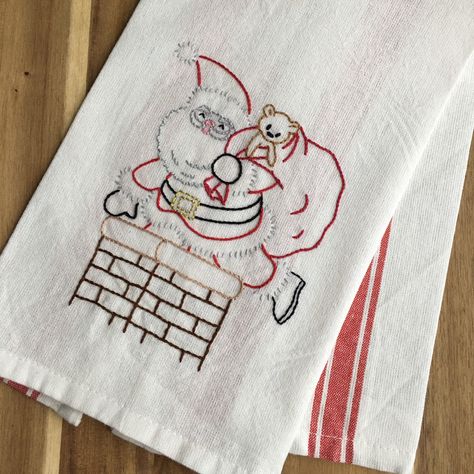 Candy Cane Tea, Embroidery Kitchen Towels, Towel Embroidery Designs, Embroidery Lessons, Towel Embroidery, Hand Embroidery Videos, Embroidery Christmas, Embroidery Videos, Tshirt Crafts