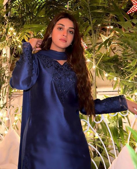 Navy Blue Dress Outfit, Anmol Baloch, Pakistani Bridal Hairstyles, Mehandi Henna, Blue Dress Outfits, Army Art, Shadi Dresses, Love Power, Desi Fits