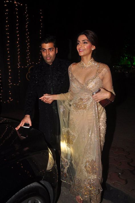 Sonam and Karan Diwali party in mumbai 2015 Sonam Kapoor Saree, Sonam Kapoor Wedding, Sonam Kapoor Fashion, Diwali Party, Traditional Indian Dress, Indian Dresses Traditional, Sonam Kapoor, Indian Aesthetic, Influencers Fashion