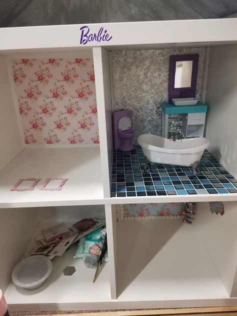 A MUM has revealed how she turned a £20 Ikea unit into an incredible Barbie dollhouse for her daughter’s birthday. Catherine Moses, 26, from Full Sutton in York said she spotted a similar idea on Pinterest of using an old cabinet and decided to have a go at the DIY project herself. The self-employed cleaner […] Ikea Cubes, Barbie Bath, Doll Organization, Ikea Kallax Unit, Bookcase Hack, Ikea Units, Barbie Dollhouse, Ikea Billy Bookcase Hack, Ikea Bookcase