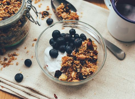 One Major Side Effect of Skipping Breakfast, New Study Says | Eat This Not That Nutrition Meals, Peanut Butter Granola Recipe, High Calorie Breakfast, Chocolate Granola Recipe, Quinoa Oatmeal, Deep Nutrition, Buckwheat Granola, Maple Granola, Easy Homemade Granola