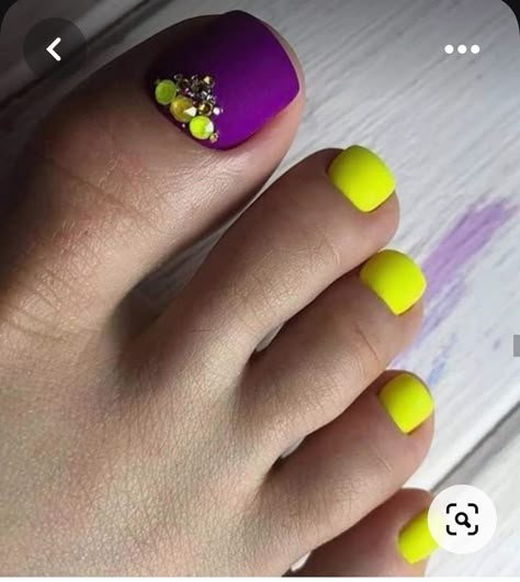 Purple Toe Nails, Purple Toes, Girls Nail Designs, Pedicure Designs Toenails, Toenail Designs, Acrylic Toe Nails, Awesome Nails, Summer Toe Nails, Art Nail Designs