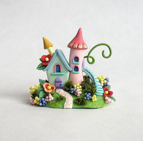 House With Tower, Whimsy House, Crea Fimo, Clay Fairy House, Polymer Clay Fairy, Fairy Homes, Clay Fairies, Tanah Liat, Polymer Clay Diy