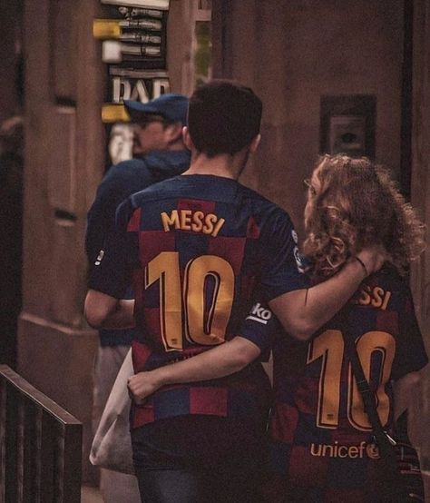 ♡ Couple Ootd, Calisthenics Workout Plan, Football Messi, Football Couples, Barcelona Jerseys, Love Quotes For Wedding, Birthday Captions Instagram, Cute Couple Dancing, Couple Holding Hands