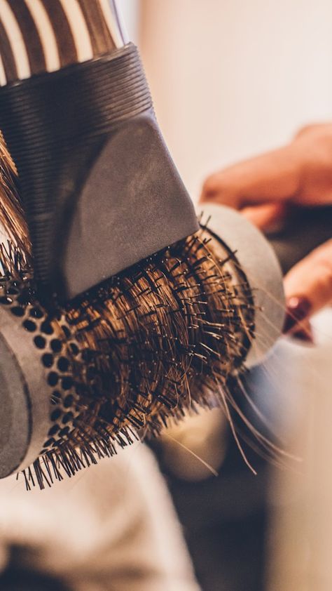 6 essential products for achieving the best at-home blowout  via @AOL_Lifestyle Read more: https://www.aol.com/article/lifestyle/2020/03/26/6-essential-products-for-achieving-the-best-at-home-blowout/23962114/ Blowout Hair Salon, Hair Products Aesthetic, Salon Mood Board, Natura Hair, Hair Salon Pictures, Hairstylist Branding, Rosa Hair, Hair Content, Hair Aesthetics