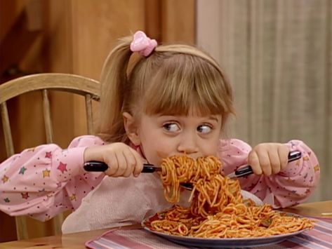 Michelle Taner | food, delicious et spaghetti Michelle Tanner, Lifetime Movies, 90s Cartoons, Flirting Moves, Pink Drinks, It Movie Cast, Mary Kate, Full House, 90s Kids