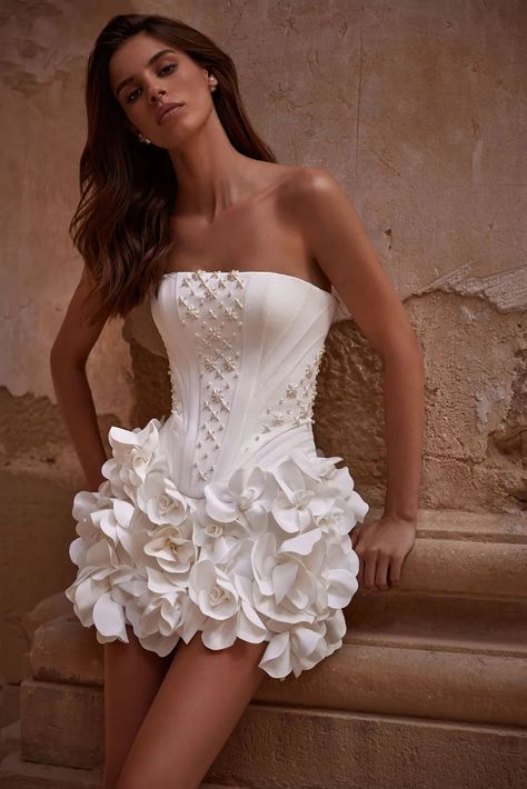 25 Magical Mini Wedding Dresses Couture Short Wedding Dress, Bridal Short Dresses, 2024 Dresses Trends, 2024 Couture Fashion, Wedding Dresses 2024 Bridal Collection, Best Wedding Dresses For Short Brides, Bridal Dresses 2024, Short Couture Dresses, 2024 Bridal Trends