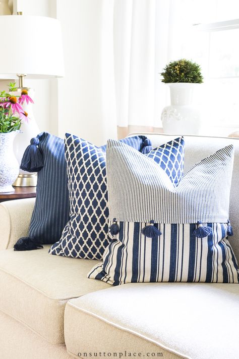 DIY Budget Decorating with Pillows - On Sutton Place Decorate Ideas, Blue And White Pillows, Easy Decor, Bantal Sofa, Cushion Cover Designs, Decor Pictures, Living Room On A Budget, Design Del Prodotto, Diy Pillows