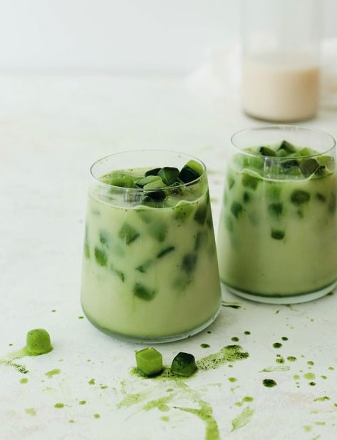 Ice Cube Aesthetic, Basil Ice Cubes, Cute Ice Cubes Aesthetic, Matcha Ice Cubes, Shaped Ice Cubes Aesthetic, Ice Cube Ideas, Flavored Ice Cubes Cocktails, Iced Matcha Recipe, Fancy Ice Cubes