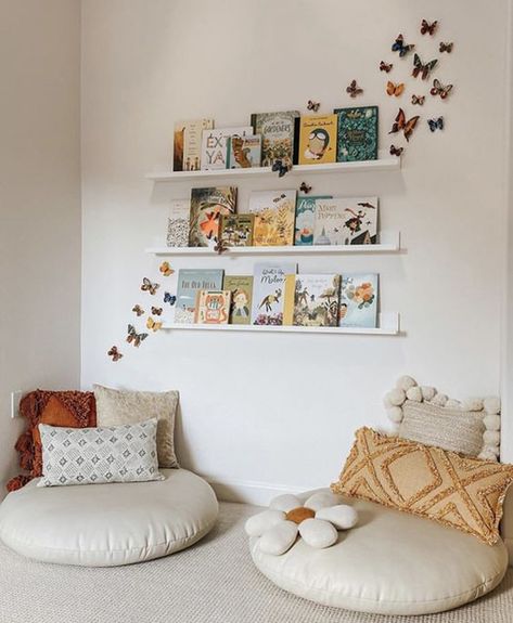 25 Cozy Reading Nook On The Floors That All Kids Will Love | HomeMydesign Reading Corner Kids Room, Toddler Reading Nooks, Girls Reading Nook, Bedroom Reading Corner, Reading Corner Kids, Reading Nook Kids, Cozy Reading Corners, Toddler Bedroom, Nursery Room Inspiration