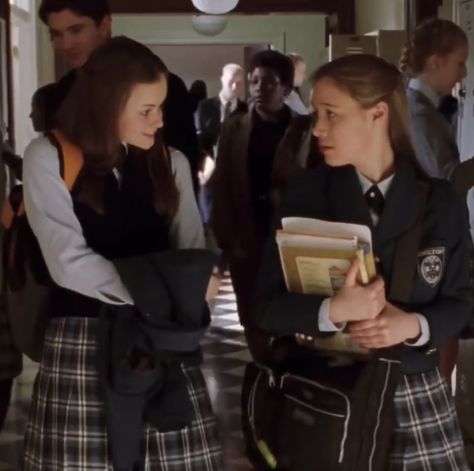 Rory And Paris, Chilton Rory, Gilmore Girls Fashion, I Cried For You, Romanticising School, Paris Geller, Gilmore Girls Fan, Team Logan, Gilmore Girl