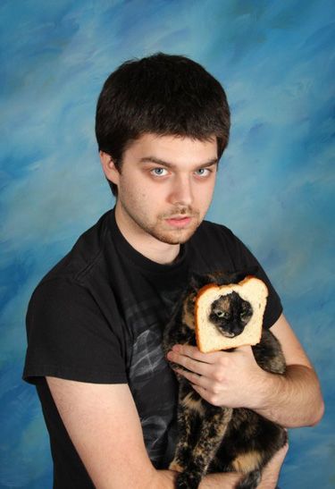 funny awkward senior pictures Bread Meme, Old School Pictures, Cat Bread, Funny Senior Pictures, Funny Photos Ideas, Awkward Photos, Awkward Family Photos, High School Senior Pictures, Yearbook Photos